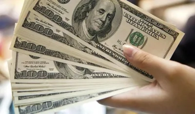 El precio del dólar subió.