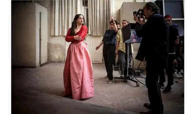 La cantante Rosalía posando para el calendario Pirelli 2020.