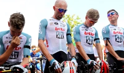 Sus compañeros de pelotón guardaron un minuto de silencio en homenaje Lambrecht en Jaworzno. 