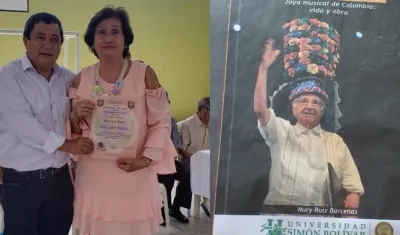En los 111 años del Colegio de Barranquilla se le distinguió con un diploma de honor. Lo recibió en su nombre la autora del libro Nury Ruiz Bárcenas.