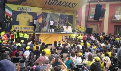 Egan Bernal en la Plaza de Zipaquirá.