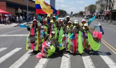 Grupo de monocucos en Nueva York, que hacen parte de 'La Chiva Periodística'.