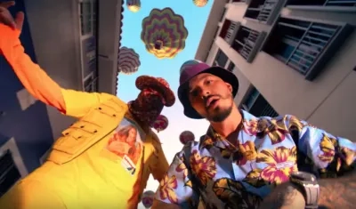 Bad Bunny y J Balvin en el videoclip de 'Yo le llego'.
