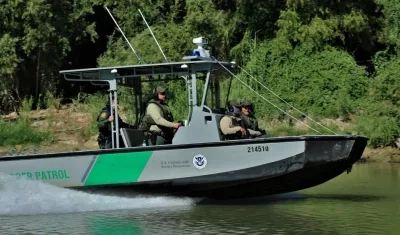 Patrulla por el río Bravo.
