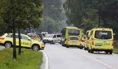 El atacante resultó herido y reducido por personas que estaban en el lugar.
