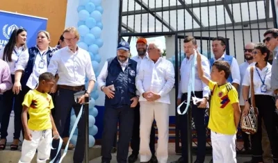 El Defensor del Pueblo Carlos Negret y el Alcalde Joao Herrera, presidiendo el acto.