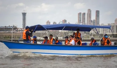 El candidato Jaime Pumarejo en el recorrido desde el Gran Malecón hasta el Parque Isla Salamanca.