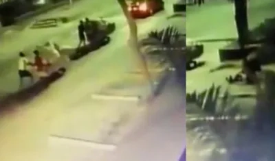 Momentos en que uno de los carretilleros pasan por el lugar y se disponen a hurtar el medidor.