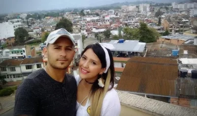 Richard Cardona con su esposa, Charlotte Cobos