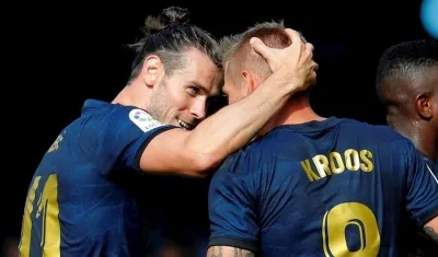 Gareth Bale y Toni Kroos festejan tras el gol del alemán. 