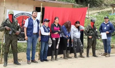 Imagen de la liberación de las tres mujeres indígenas secuestradas.