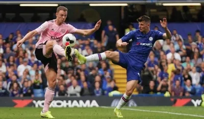 Acción del partido entre Chelsea y Leicester. 