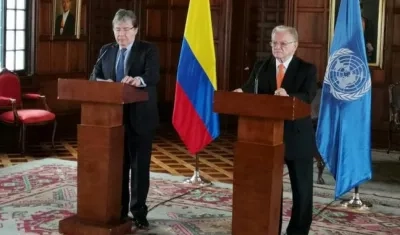 Canciller Holmes Trujillo y el enviado especial de la ONU, Eduardo Stein.