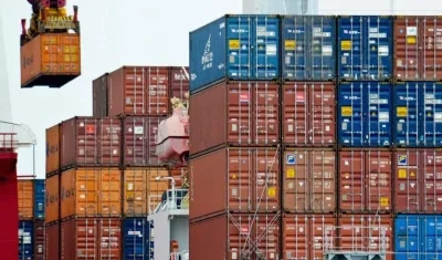 China asegura que estas medidas son una "respuesta forzada" al unilateralismo y el proteccionismo comercial de EEUU.