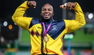 Mauricio Valencia, lanzador de jabalina. 