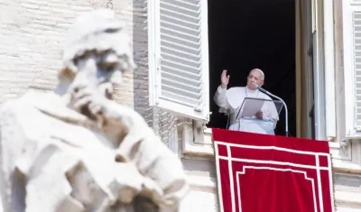 El Papa Francisco pidió este domingo la colaboración de todos para que los incendios en la Amazonía sean extinguidos.