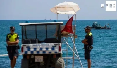 Playa fue desalojada por la presencia de un artefacto explosivo en el mar.