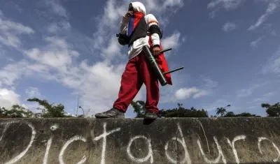 Un manifestante contra el régimen de Maduro en Venezuela.