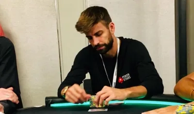 Gerard Piqué durante el juego de póker. 