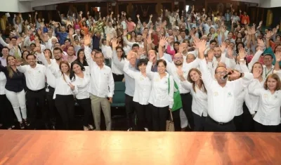 Los directivos y empleados de la Unisimón.