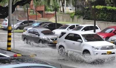 No arroje basuras en las vías es una de las recomendaciones de la Oficina de Atención de Desastres.