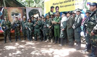 Imagen del video divulgado hoy en internet por las FARC-EP en el que el número dos de la guerrilla colombiana de las FARC, alias "Iván Márquez",c., cuyo paradero se desconoce desde hace más de un año.