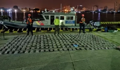 Droga incautada por la Armada y la Policía.