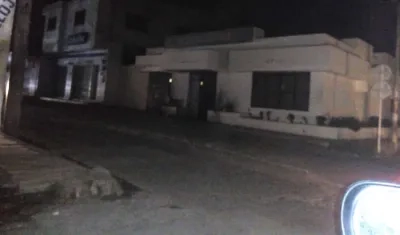 Las oficinas de Electricaribe en Baranoa, tras los hechos esta noche.