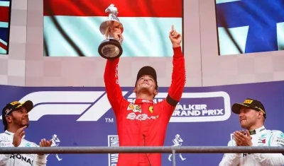 Charles Leclerc celebra el título. 
