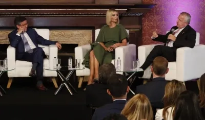 Luis Alberto Moreno, Ivanka Trump y John Sullivan.