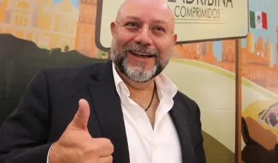 El primer síntoma en Rogelio Valles fue la sensación de tener telarañas cubriéndole el rostro, después perdió fuerza en una parte del cuerpo.