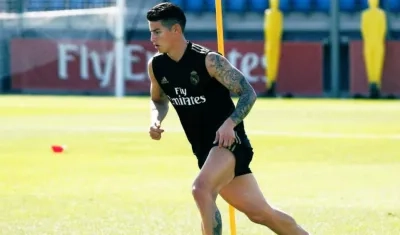 James Rodríguez durante el entrenamiento con el Real Madrid. 