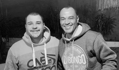 Danilo al lado de Cafú. 