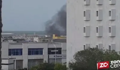 El incendio se vio desde varios puntos de la ciudad.