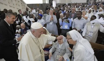 Papa dijo a religiosos y catequistas: renueven el llamado a Dios pese al cansancio.