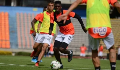 Jugadores del DIM durante un entrenamiento. 