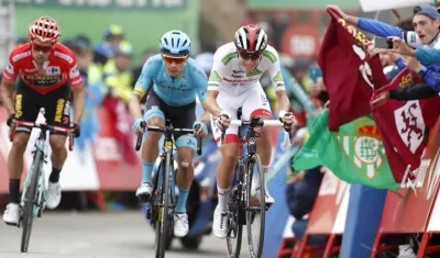 Miguel Ángel López, en el centro.