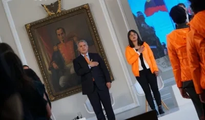 Duque despidió a los 64 estudiantes de pregrado, pertenecientes a 13 universidades.