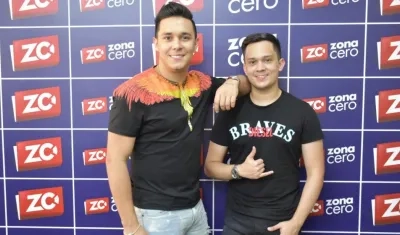 El cantante vallenato Jhon Mindiola y el acordeonero Camilo Carvajal.
