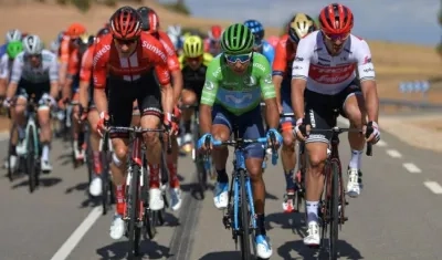 Nairo Quintana tira al frente de la fuga. 