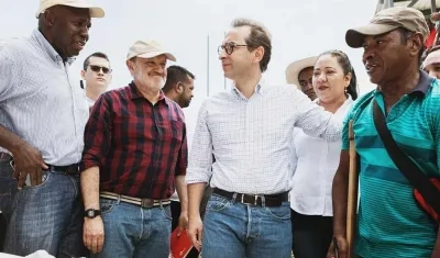 Ministro de Agricultura con paneleros y pequeños ganaderos.