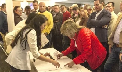 Aspirantes a las direcciones territoriales durante el proceso de evaluación.