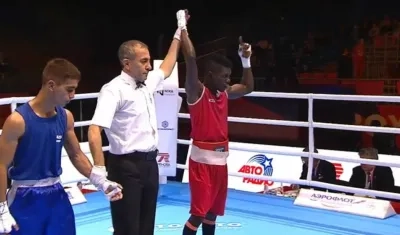 Yuberjen Martínez es declarado como ganador. 