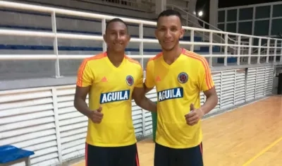 Brayan Güette y Adrián Angulo, jugadores de Independiente Barranquilla. 