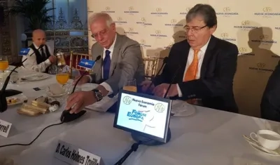 Ministro español Josep Borrell y el Canciller Carlos Holmes Trujillo.