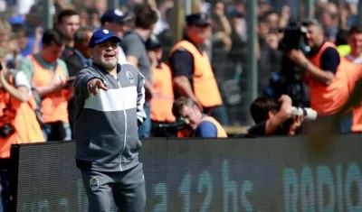 Diego Maradona, técnico de Gimnasia y Esgrima. 