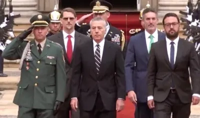 El nuevo Embajador de EE.UU., Phllip Goldberg, recibido con honores en la Casa de Nariño.