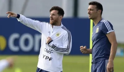 Lionel Messi y Lionel Scaloni. 