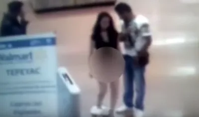 Mujer se desnuda en supermercado de México.