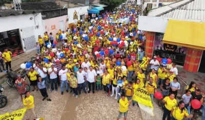 El candidato Robin González presidiendo el encuentro en Polonuevo.